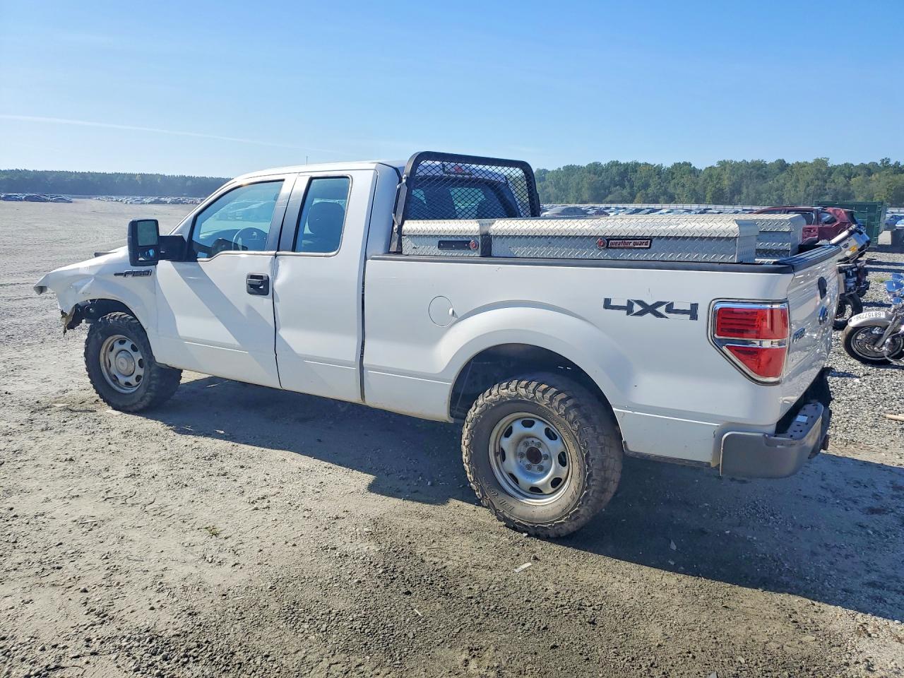 2014 Ford F150 Super Cab White vin: 1FTFX1EF9EKE59239