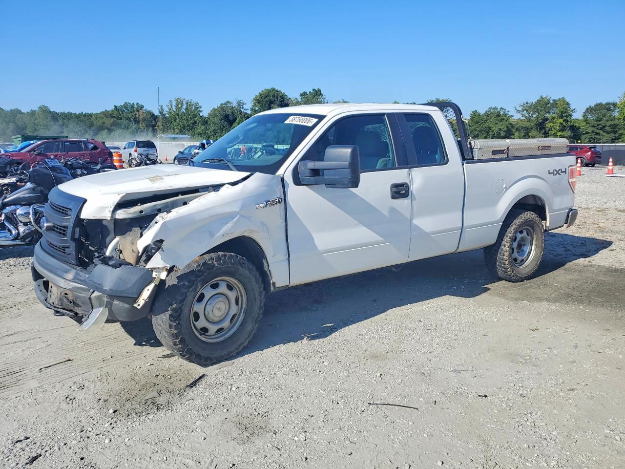 2014 Ford F150 Super Cab White vin: 1FTFX1EF9EKE59239