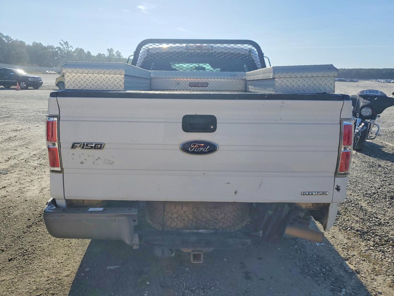 2014 Ford F150 Super Cab White vin: 1FTFX1EF9EKE59239