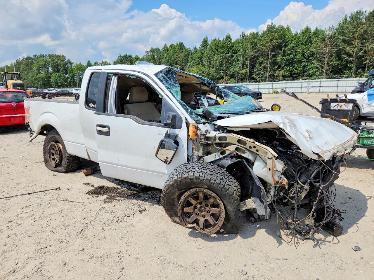 2011 Ford F150 Super Cab Белый vin: 1FTFX1EFXBFA92128