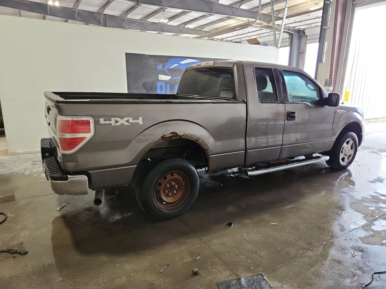 2011 Ford F150 Super Cab Gray vin: 1FTFX1EFXBFD11878 Damage: Right Rear Wheel, Mismatched, Replacement Required