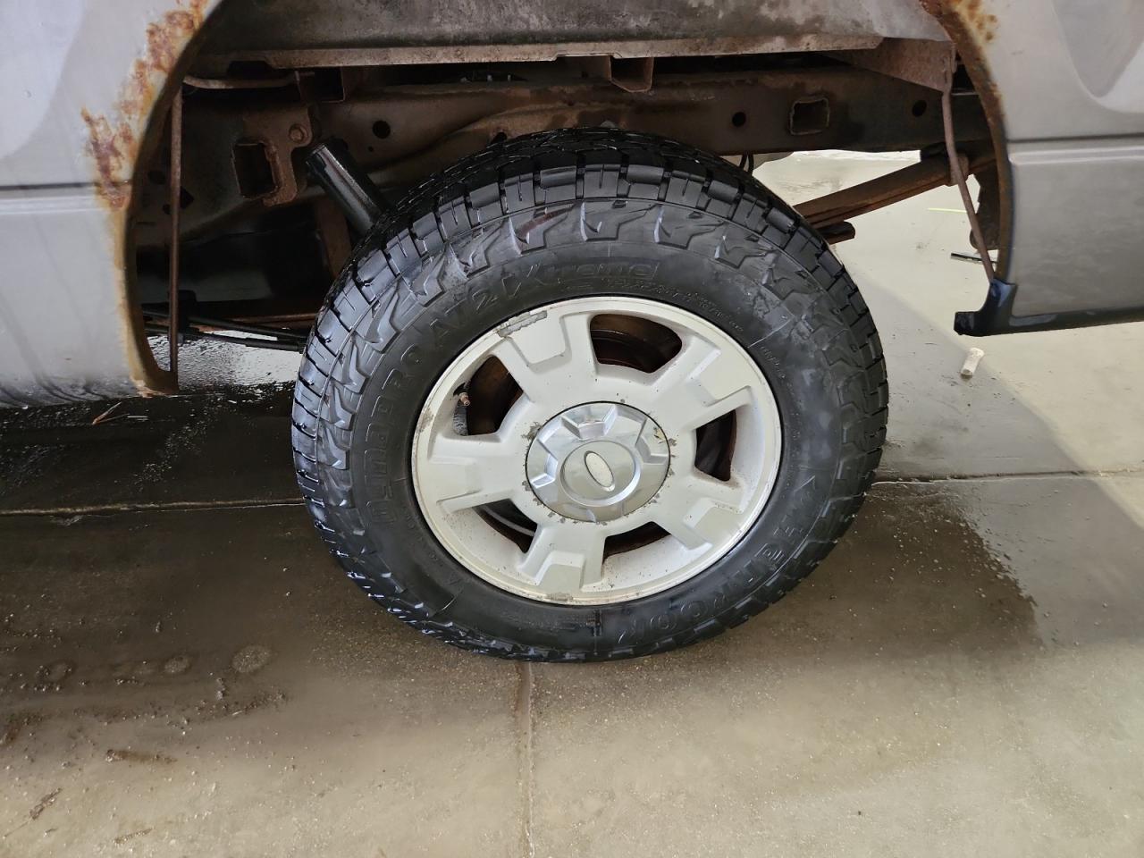 2011 Ford F150 Super Cab Gray vin: 1FTFX1EFXBFD11878 Damage: Left Rear Wheel, Chipped, 10 Or More