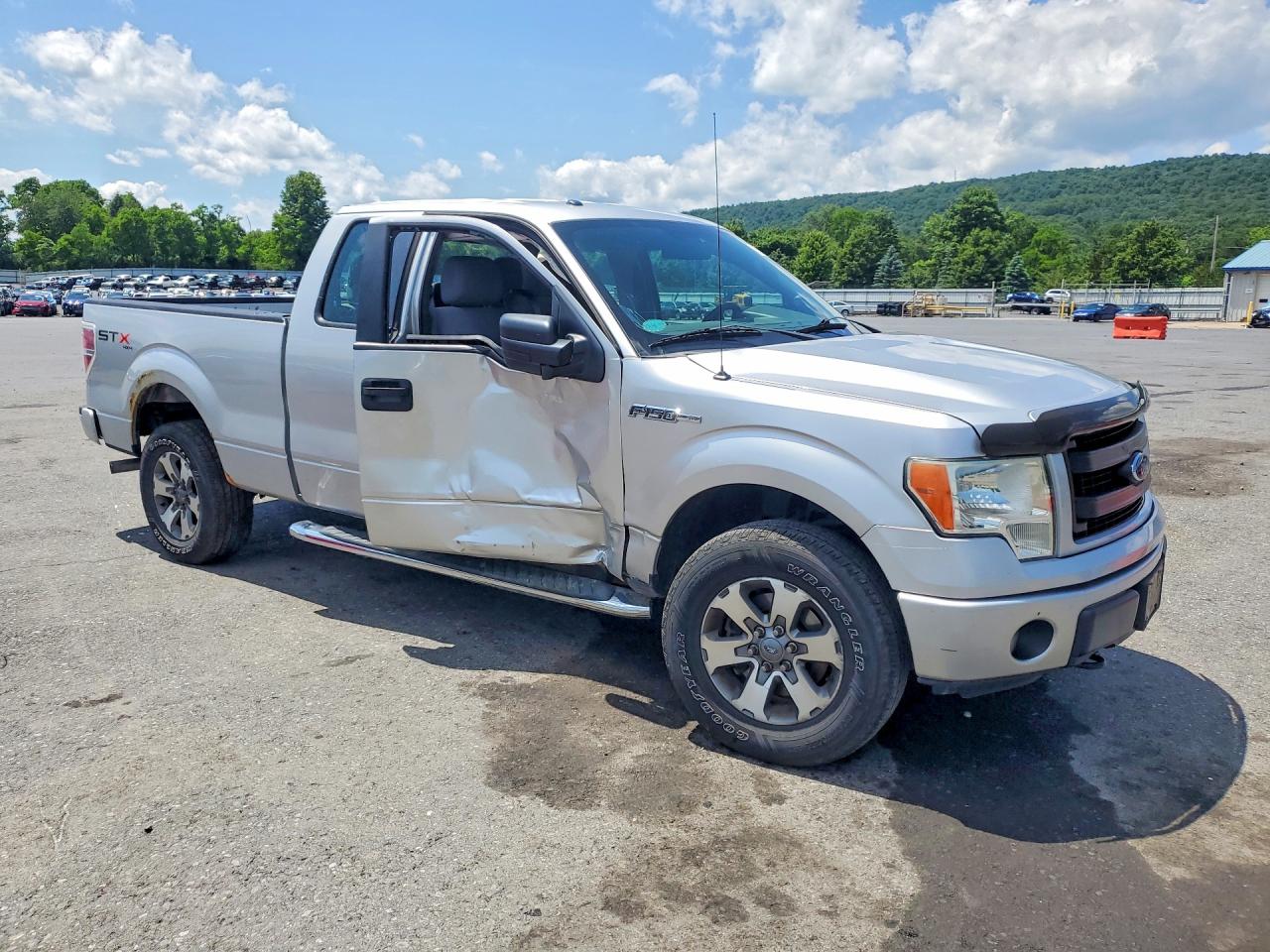 2013 Ford F150 Super Cab Silver vin: 1FTFX1EFXDFD77723