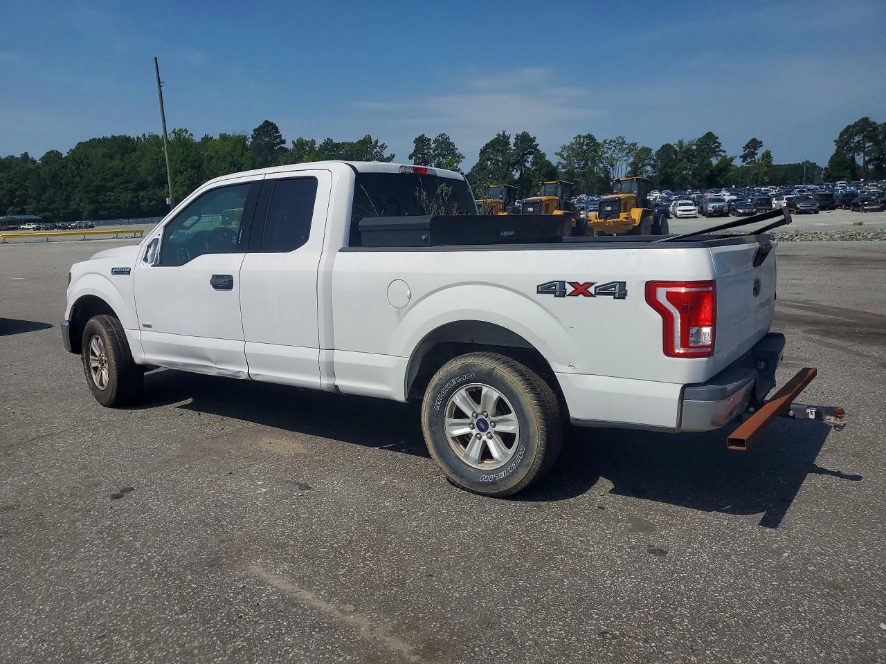 2015 Ford F150 Super Cab White vin: 1FTFX1EGXFKE89540