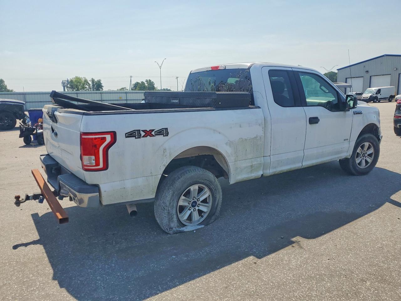 2015 Ford F150 Super Cab White vin: 1FTFX1EGXFKE89540