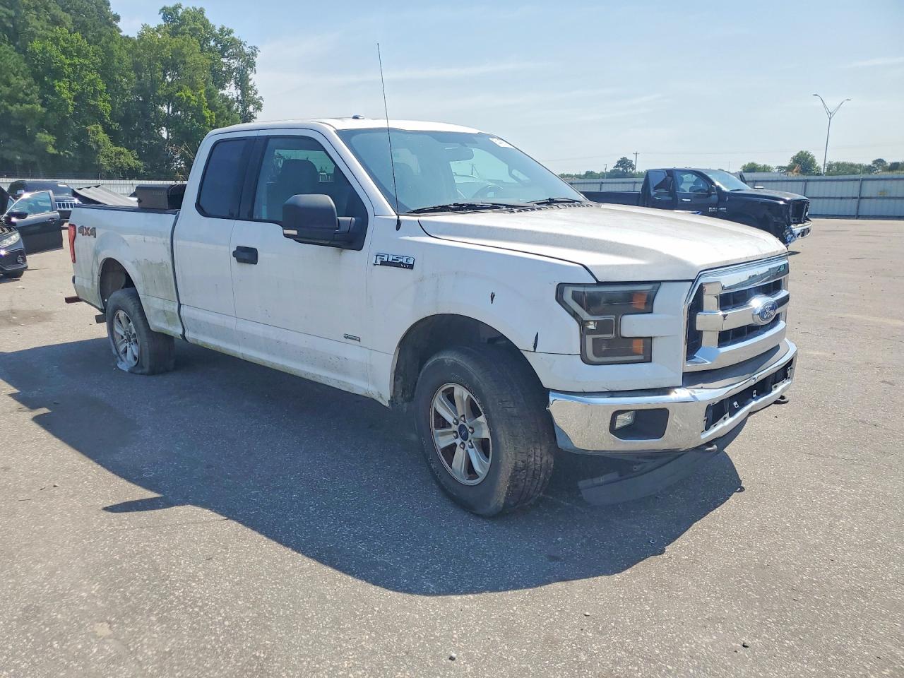 2015 Ford F150 Super Cab White vin: 1FTFX1EGXFKE89540