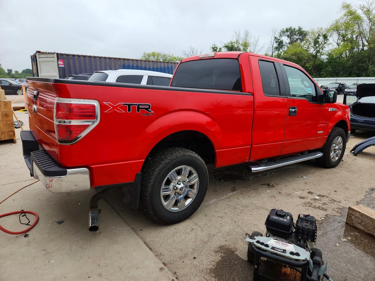 2011 Ford F150 Super Cab Red vin: 1FTFX1ET0BFA97358