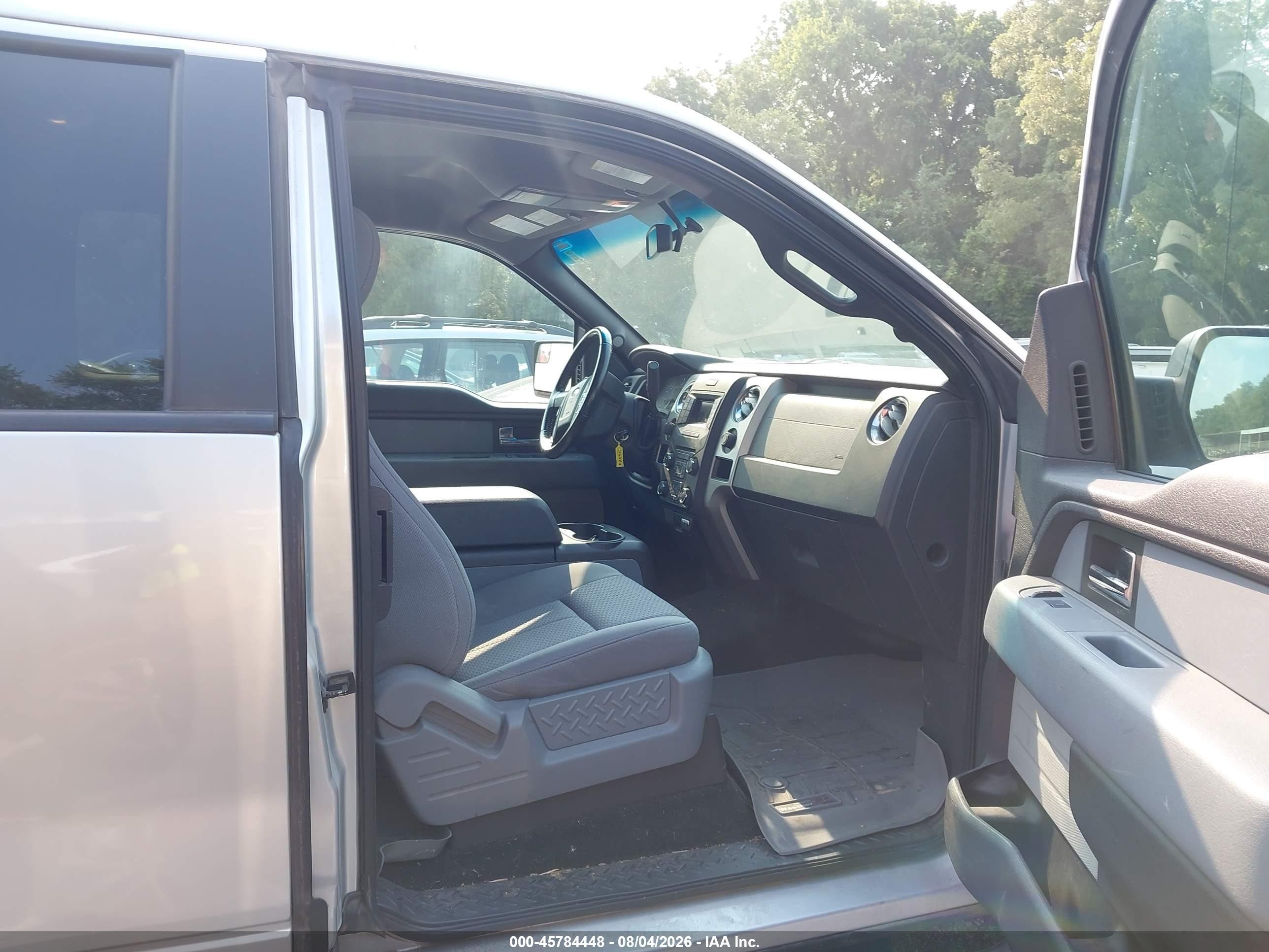 2013 Ford F150 Super Cab Серебряный vin: 1FTFX1ET1DFC80190