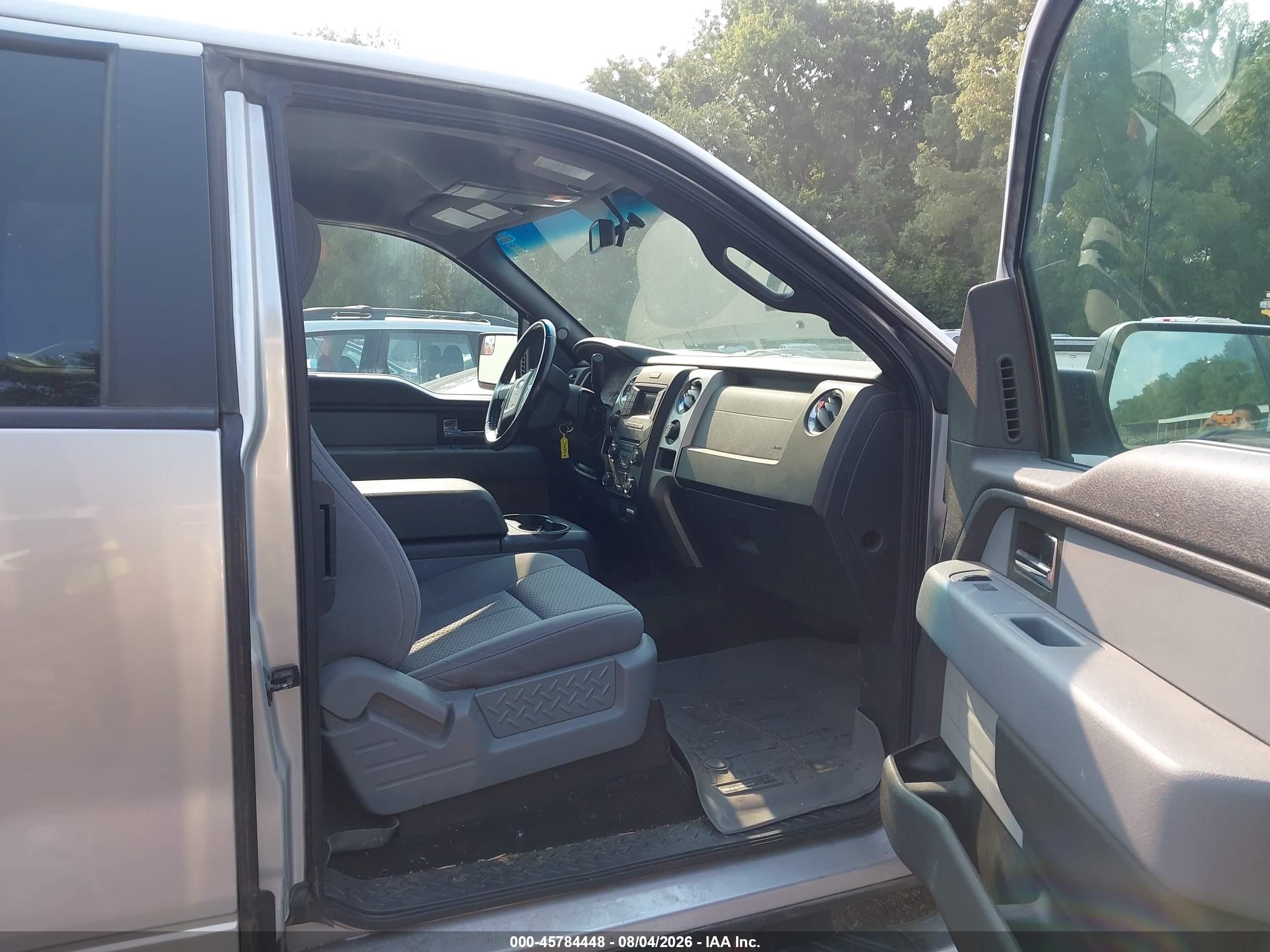 2013 Ford F150 Super Cab Серебряный vin: 1FTFX1ET1DFC80190