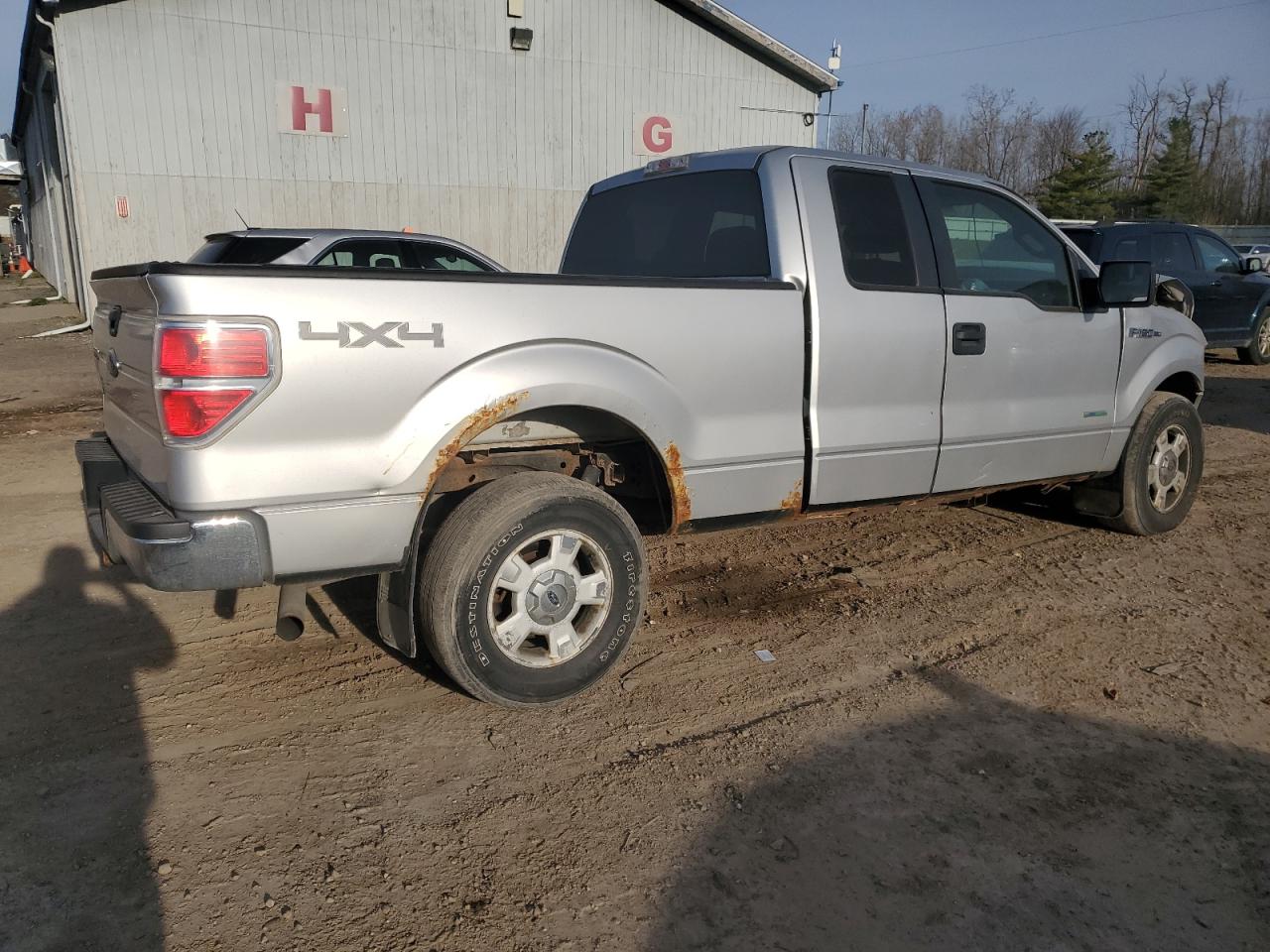 2013 Ford F150 Super Cab White vin: 1FTFX1ET2DFA07274
