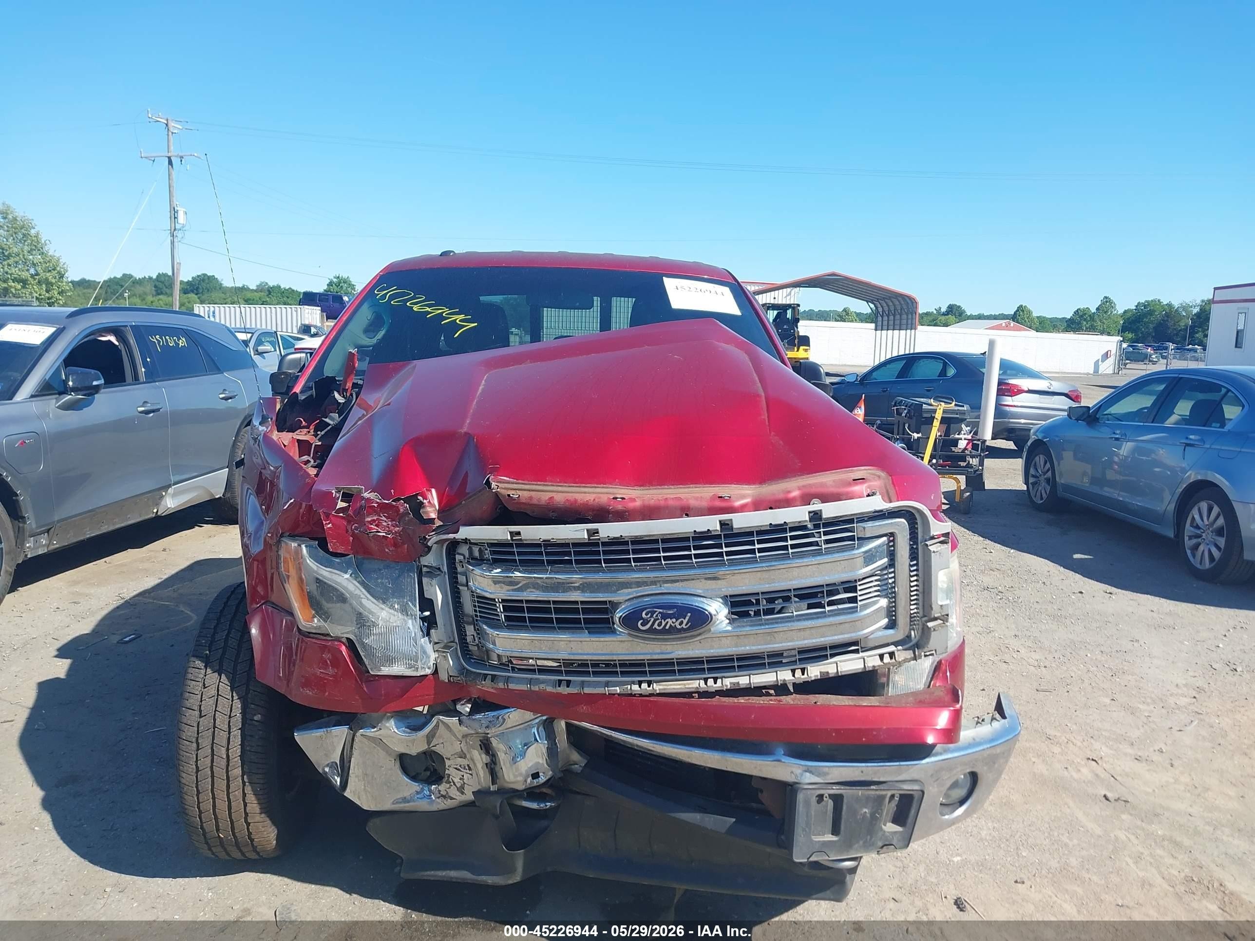 2013 Ford F-150 Xlt Red vin: 1FTFX1ET2DFE09814