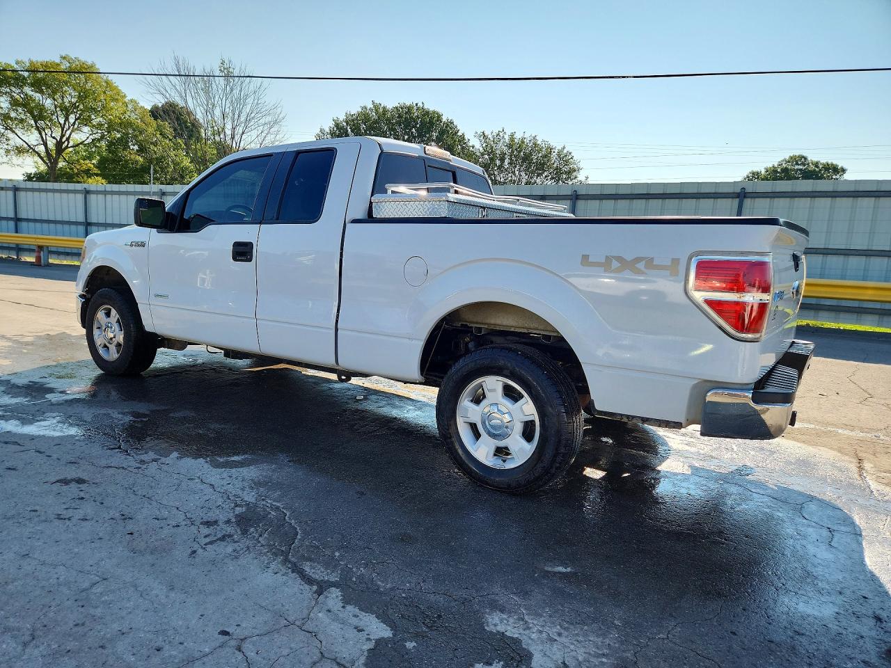 2013 Ford F150 Super Cab Белый vin: 1FTFX1ET2DKD66213