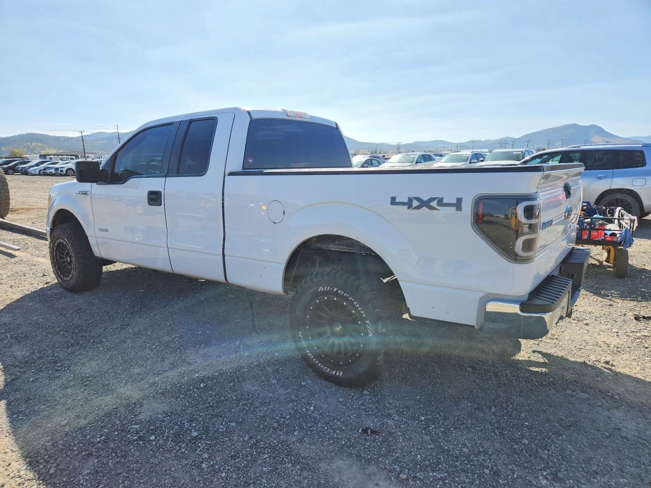 2014 Ford F150 Super Cab White vin: 1FTFX1ET2EFC03152