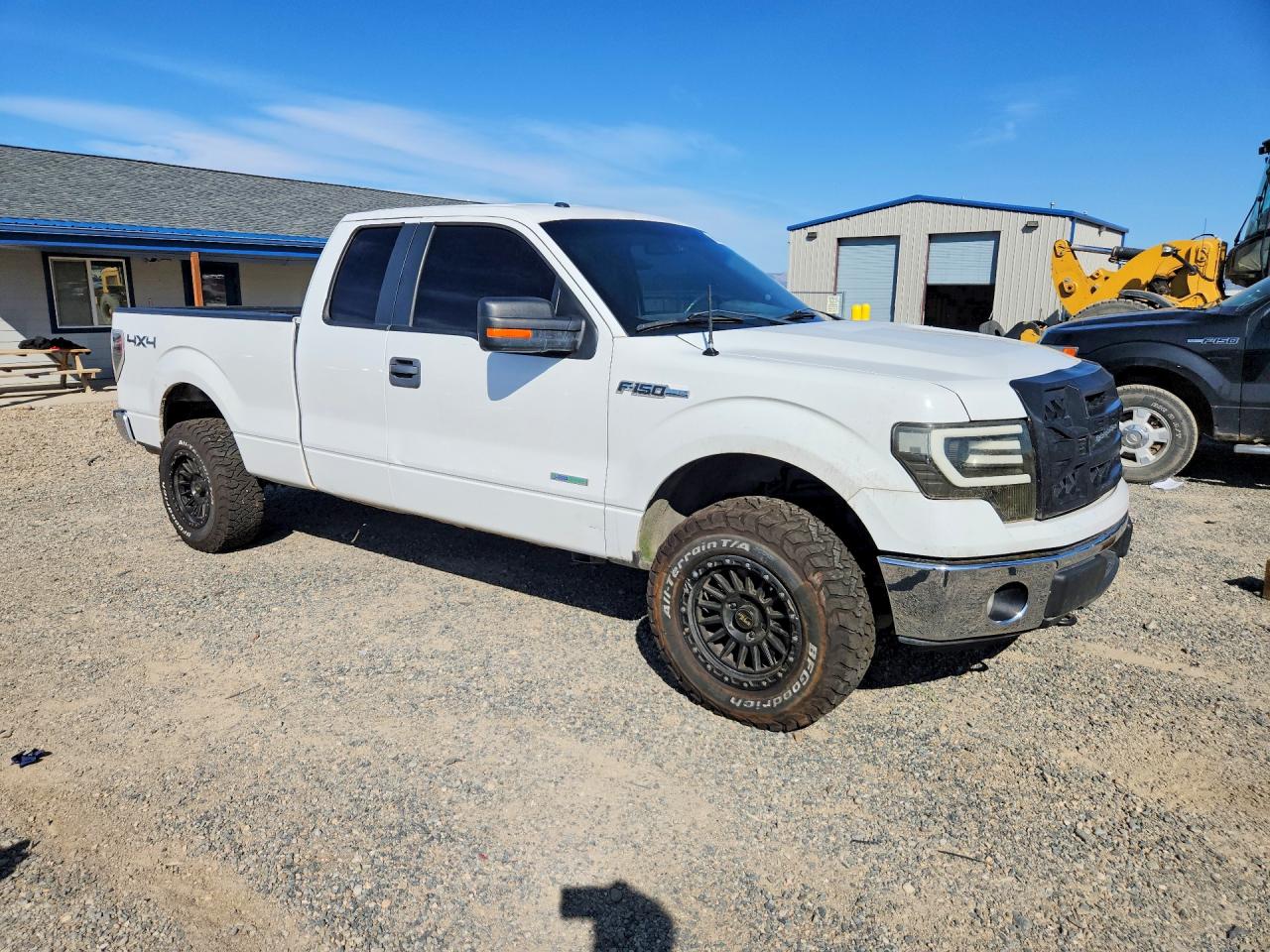 2014 Ford F150 Super Cab White vin: 1FTFX1ET2EFC03152
