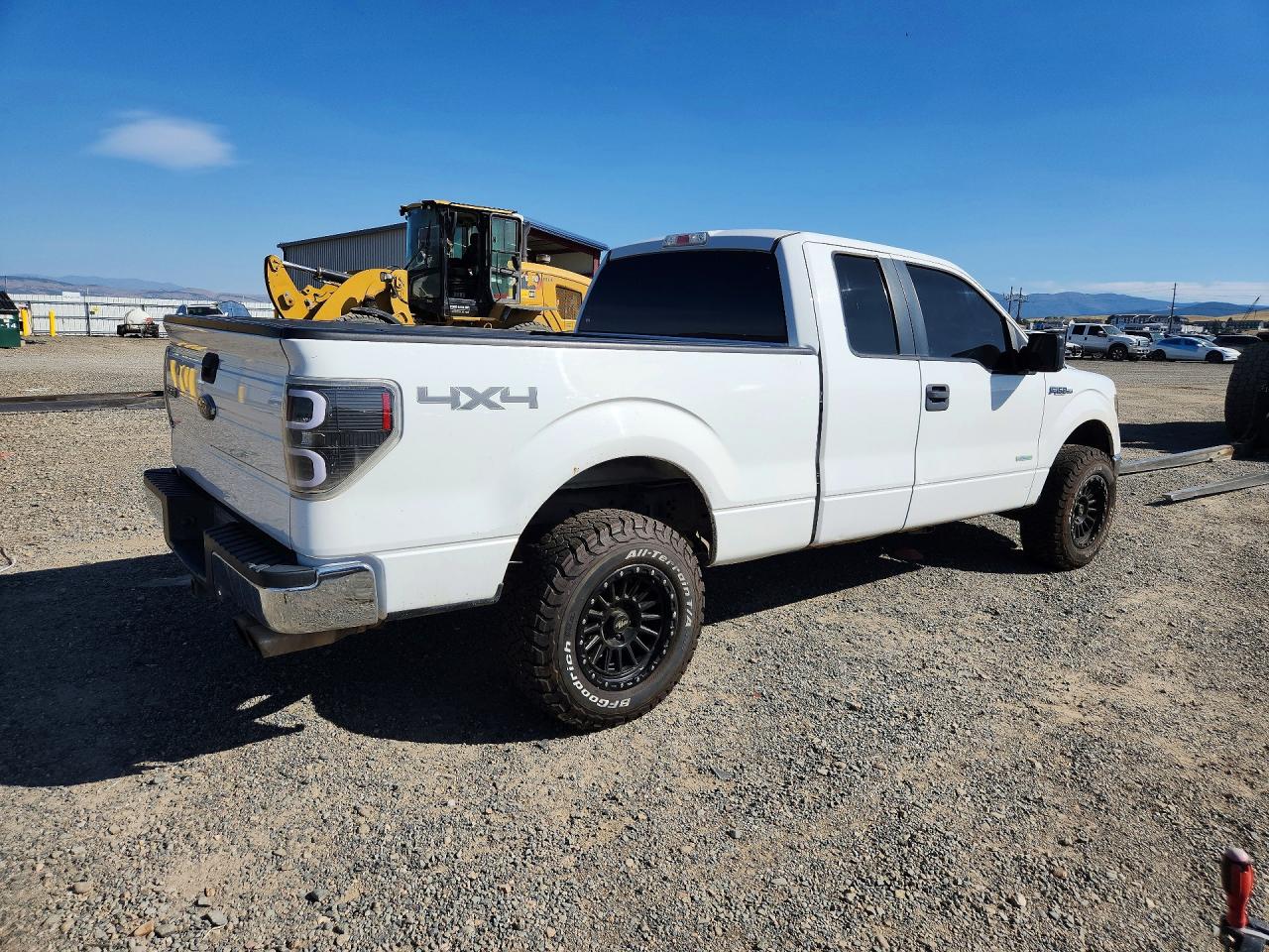 2014 Ford F150 Super Cab White vin: 1FTFX1ET2EFC03152