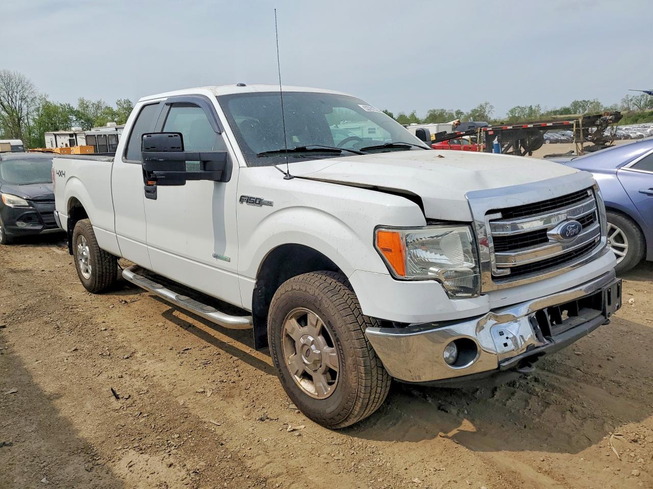 2014 Ford F150 Super Cab White vin: 1FTFX1ET2EFC99414