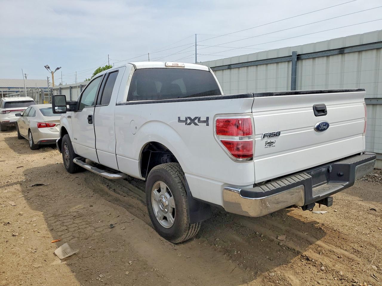 2014 Ford F150 Super Cab White vin: 1FTFX1ET2EFC99414