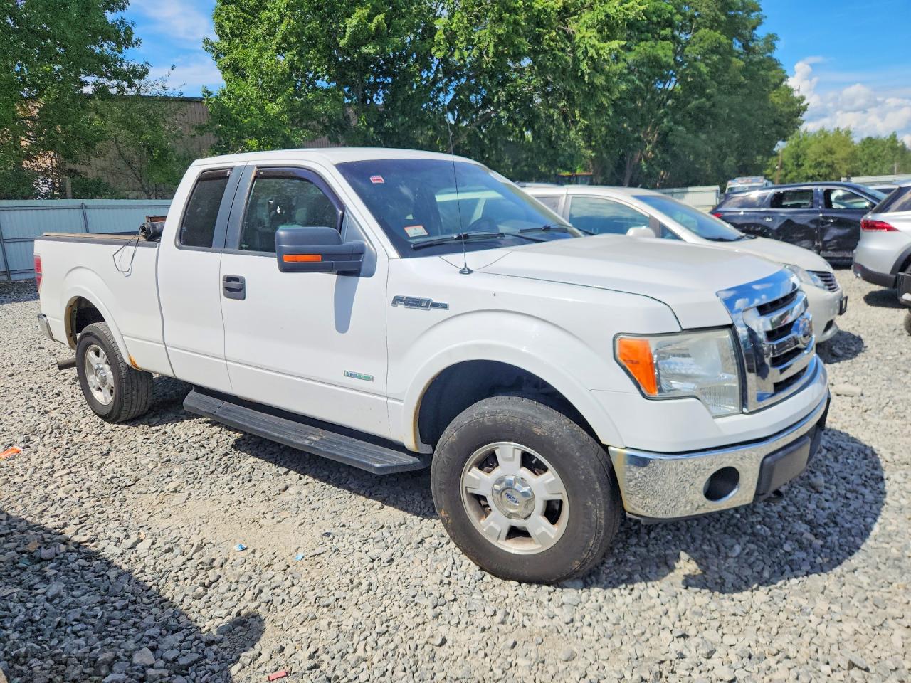 2011 Ford F150 Super Cab White vin: 1FTFX1ET5BFC28137