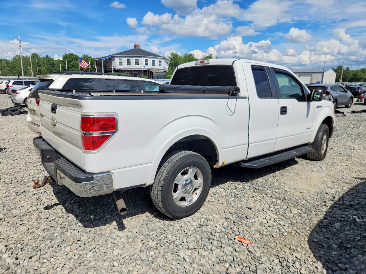 2011 Ford F150 Super Cab White vin: 1FTFX1ET5BFC28137