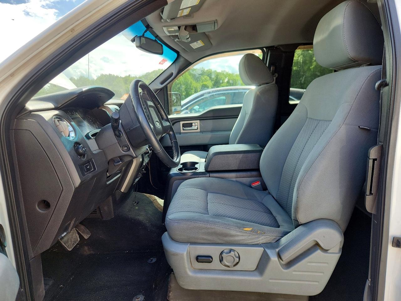 2011 Ford F150 Super Cab White vin: 1FTFX1ET5BFC28137