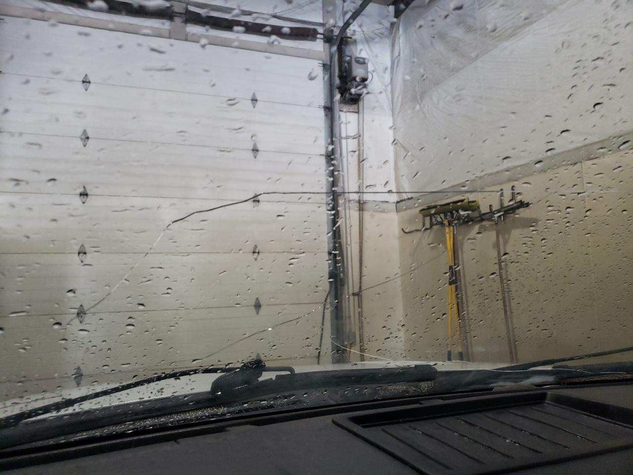 2013 Ford F150 Super Cab White vin: 1FTFX1ET5DFB83736 Damage: Windshield, Cracked, > 12 Inches