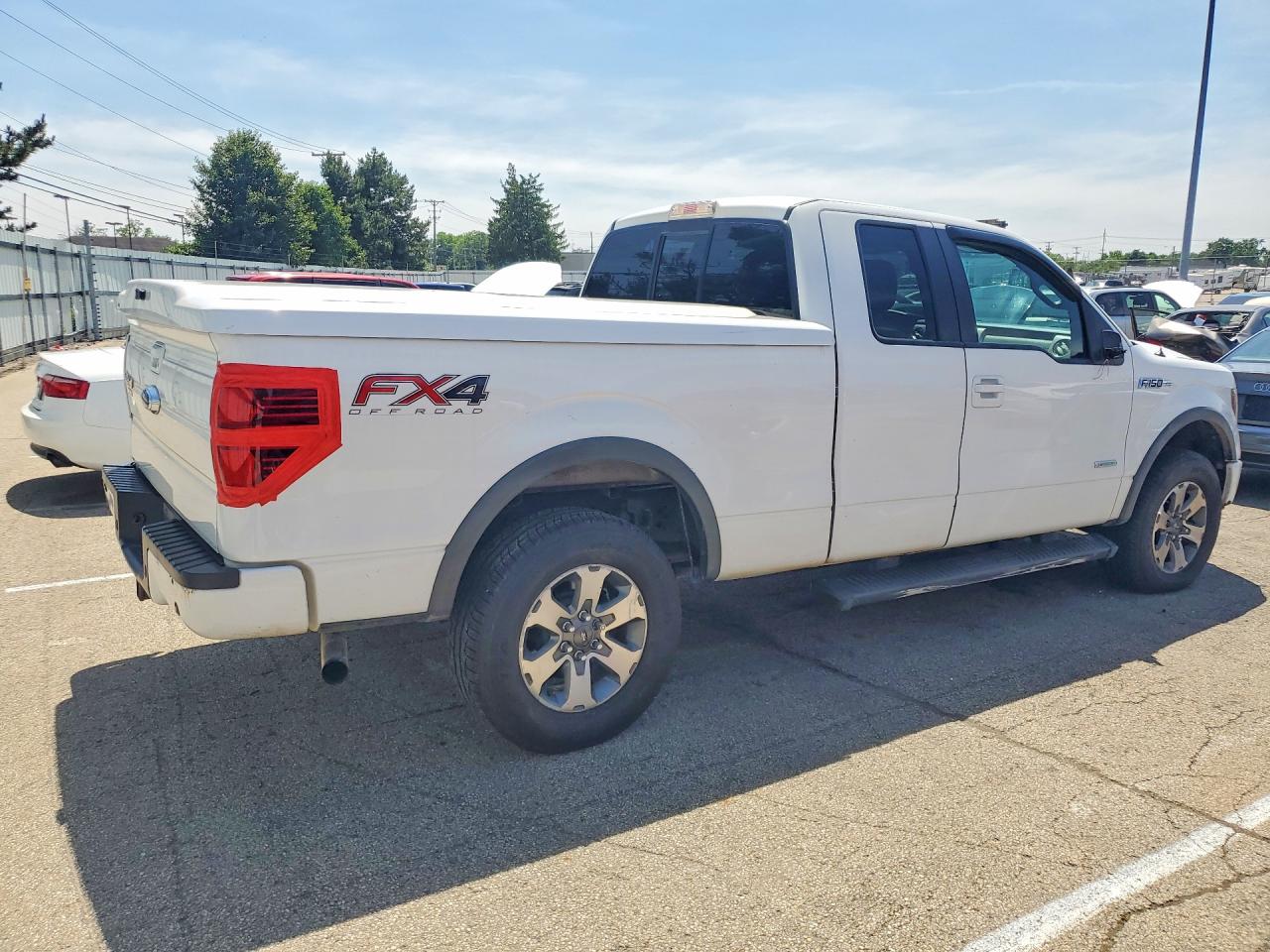 2014 Ford F150 Super Cab White vin: 1FTFX1ET6EFA46838