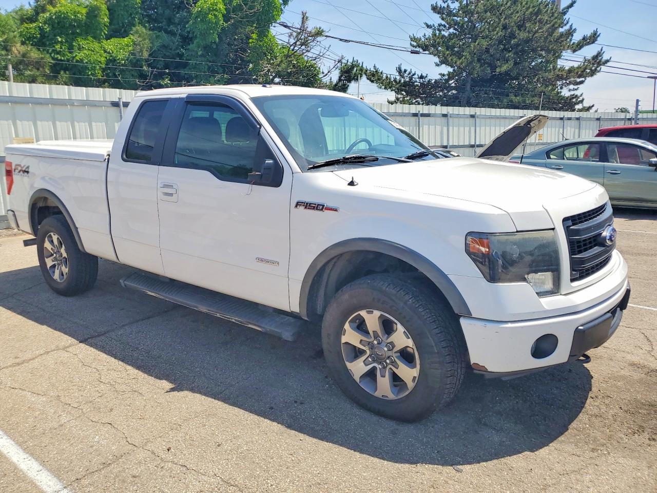 2014 Ford F150 Super Cab White vin: 1FTFX1ET6EFA46838