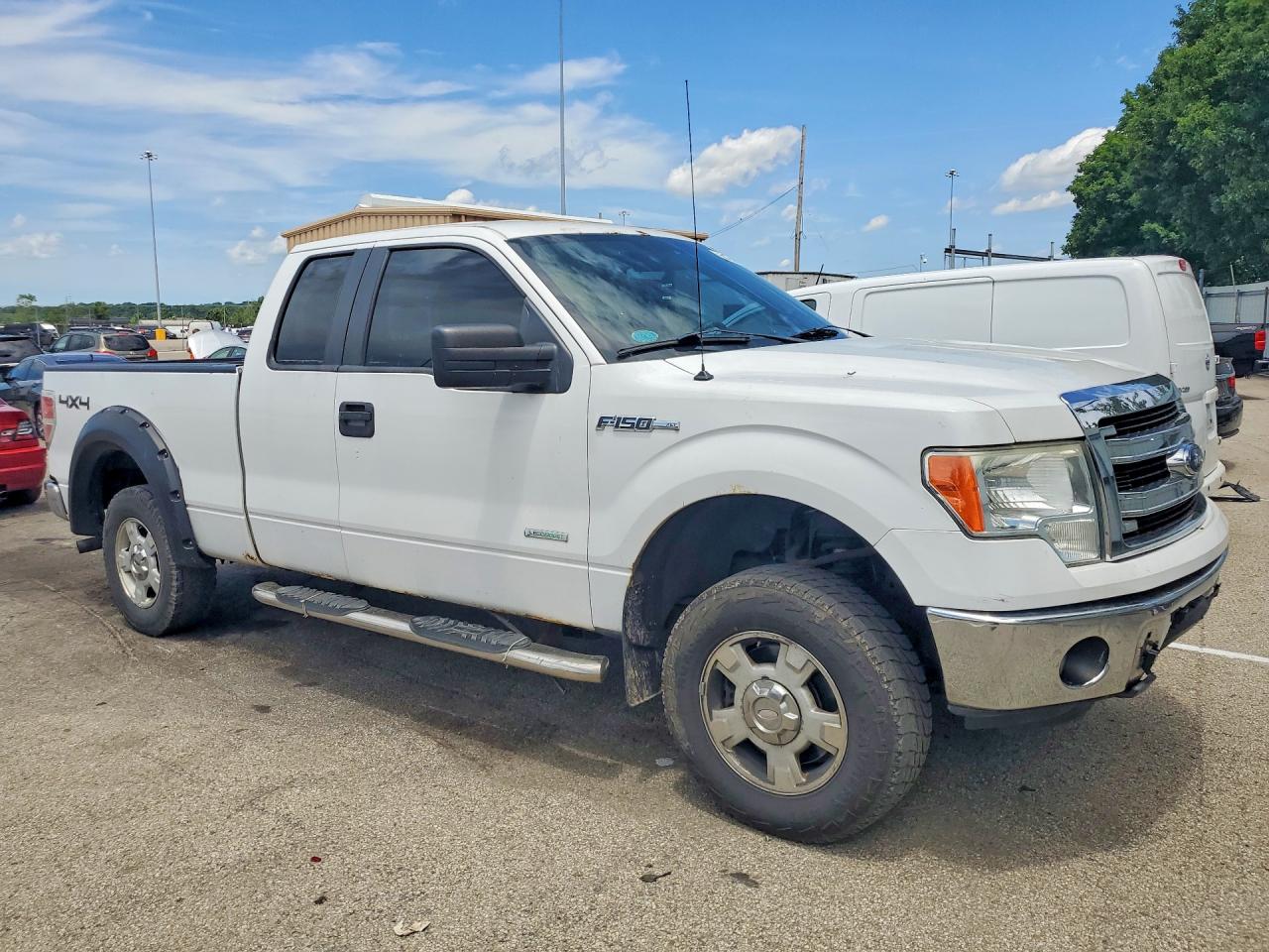 2013 Ford F150 Super Cab White vin: 1FTFX1ET7DFB31394