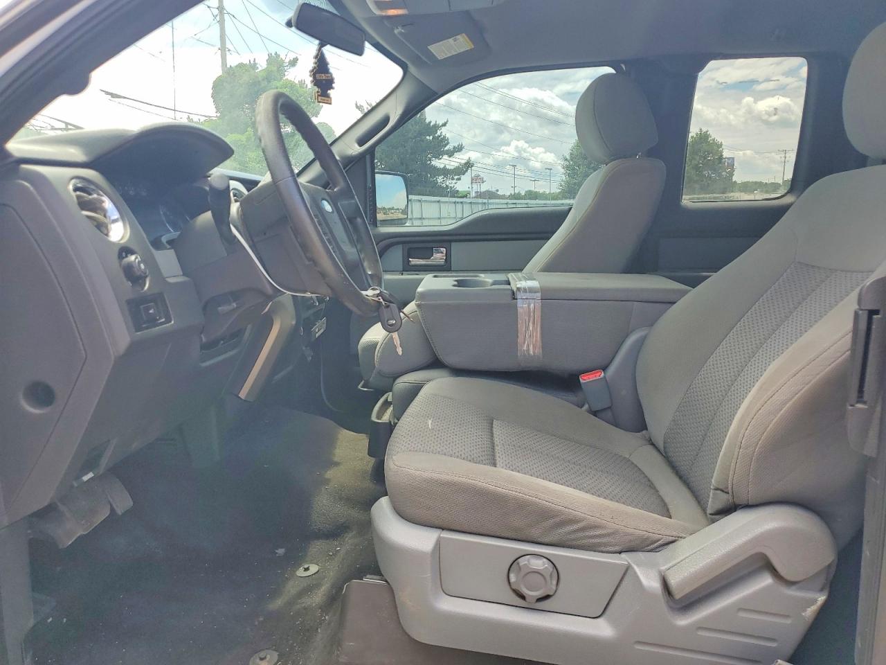 2013 Ford F150 Super Cab White vin: 1FTFX1ET7DFB31394