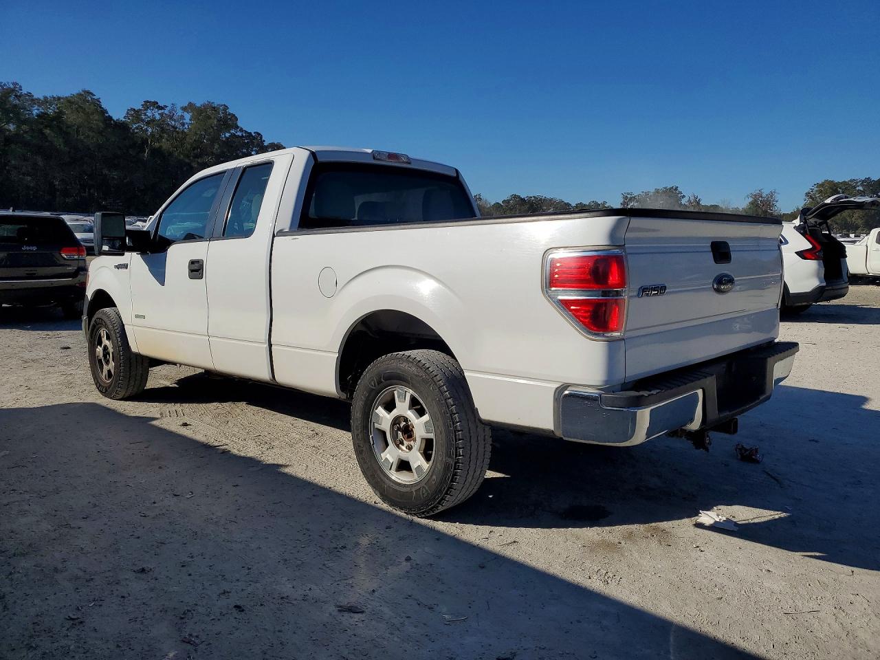 2014 Ford F150 Super Cab White vin: 1FTFX1ET8EKF40836