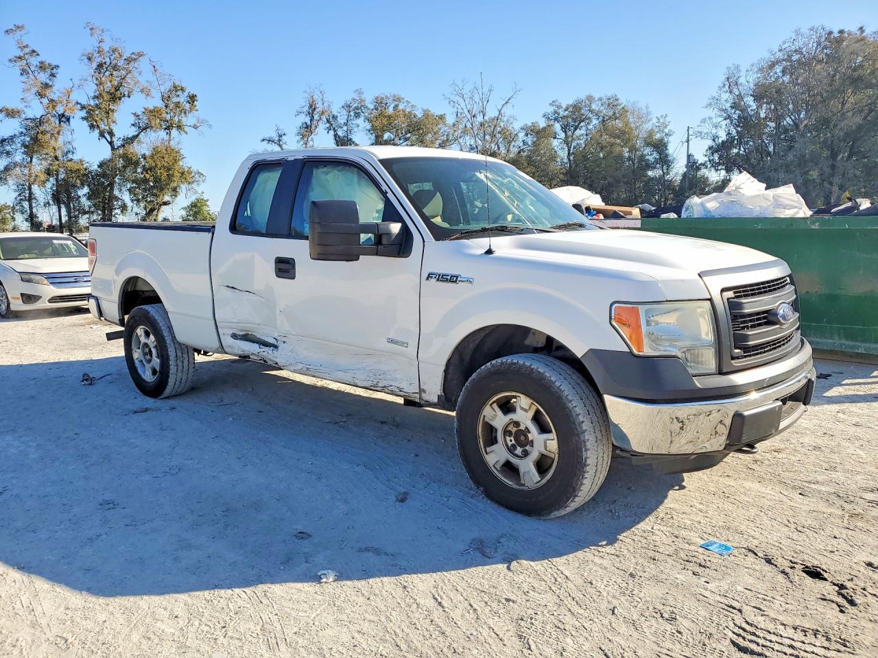 2014 Ford F150 Super Cab White vin: 1FTFX1ET8EKF40836