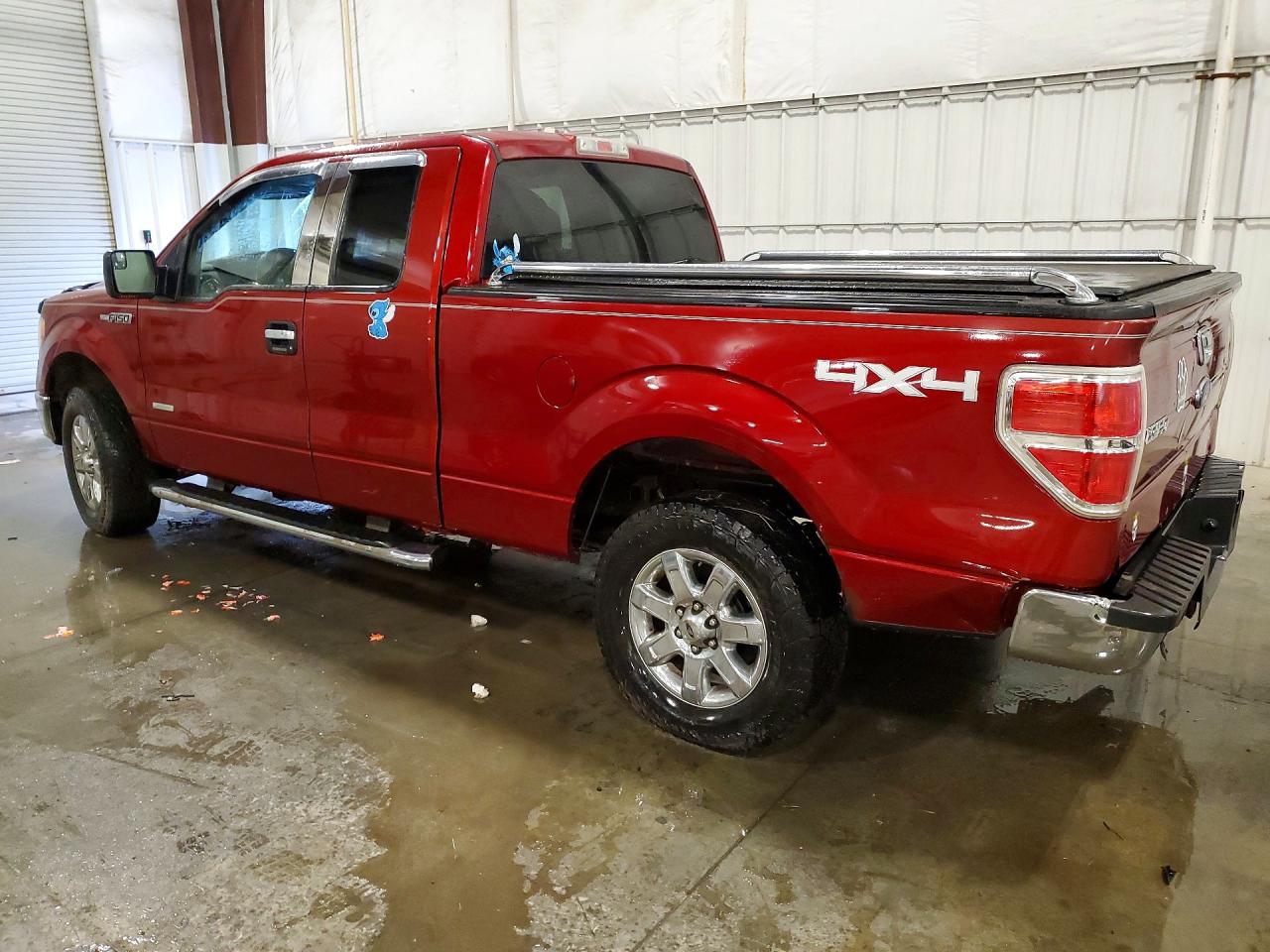 2013 Ford F150 Super Cab Red vin: 1FTFX1ET9DFA05604