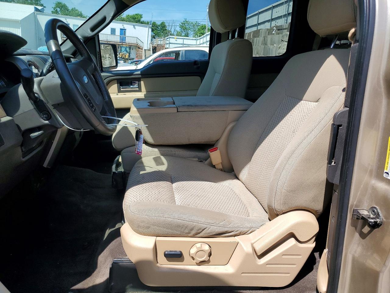 2013 Ford F150 Super Cab Tan vin: 1FTFX1ET9DFC70460