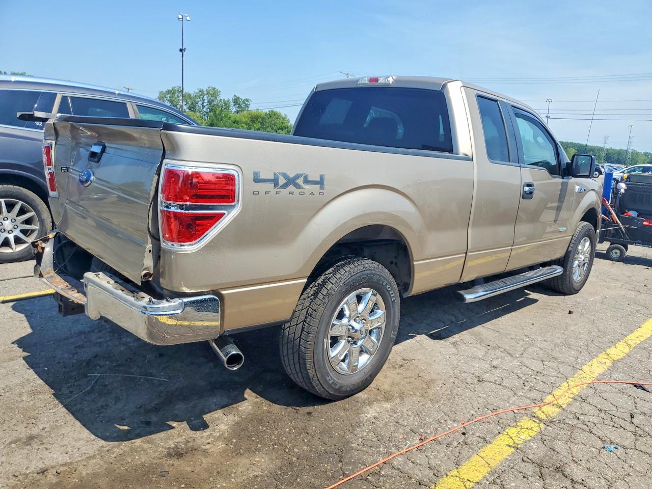 2013 Ford F150 Super Cab Gold vin: 1FTFX1ET9DFD39941