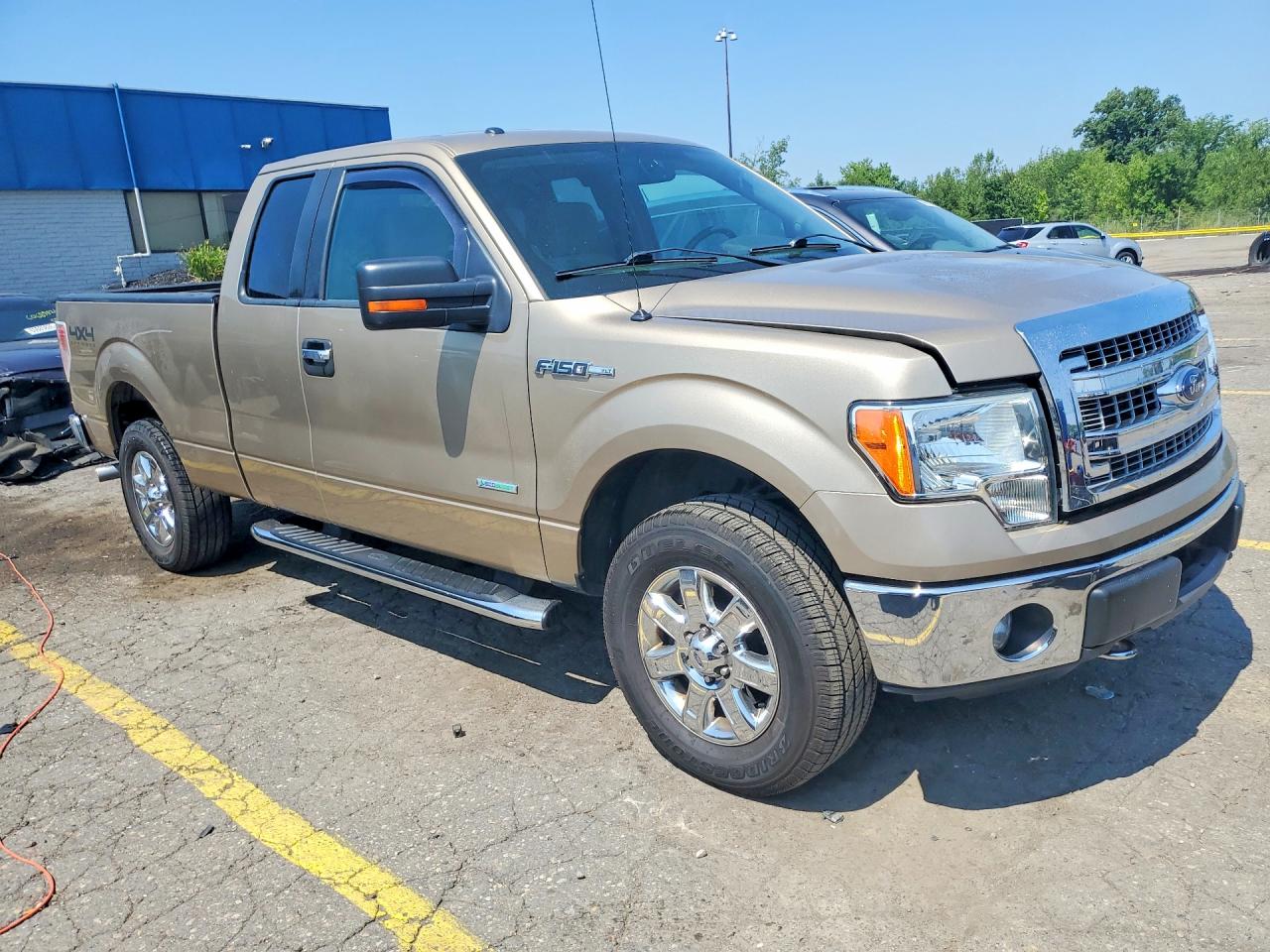 2013 Ford F150 Super Cab Gold vin: 1FTFX1ET9DFD39941