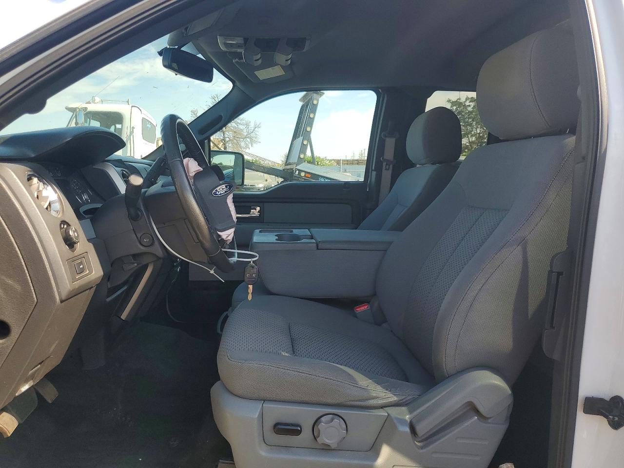 2013 Ford F150 Super Cab White vin: 1FTFX1ET9DKF97836