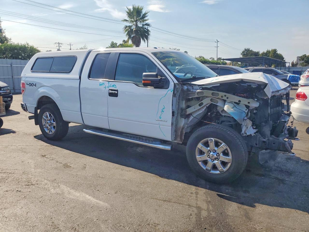 2013 Ford F150 Super Cab White vin: 1FTFX1ET9DKF97836
