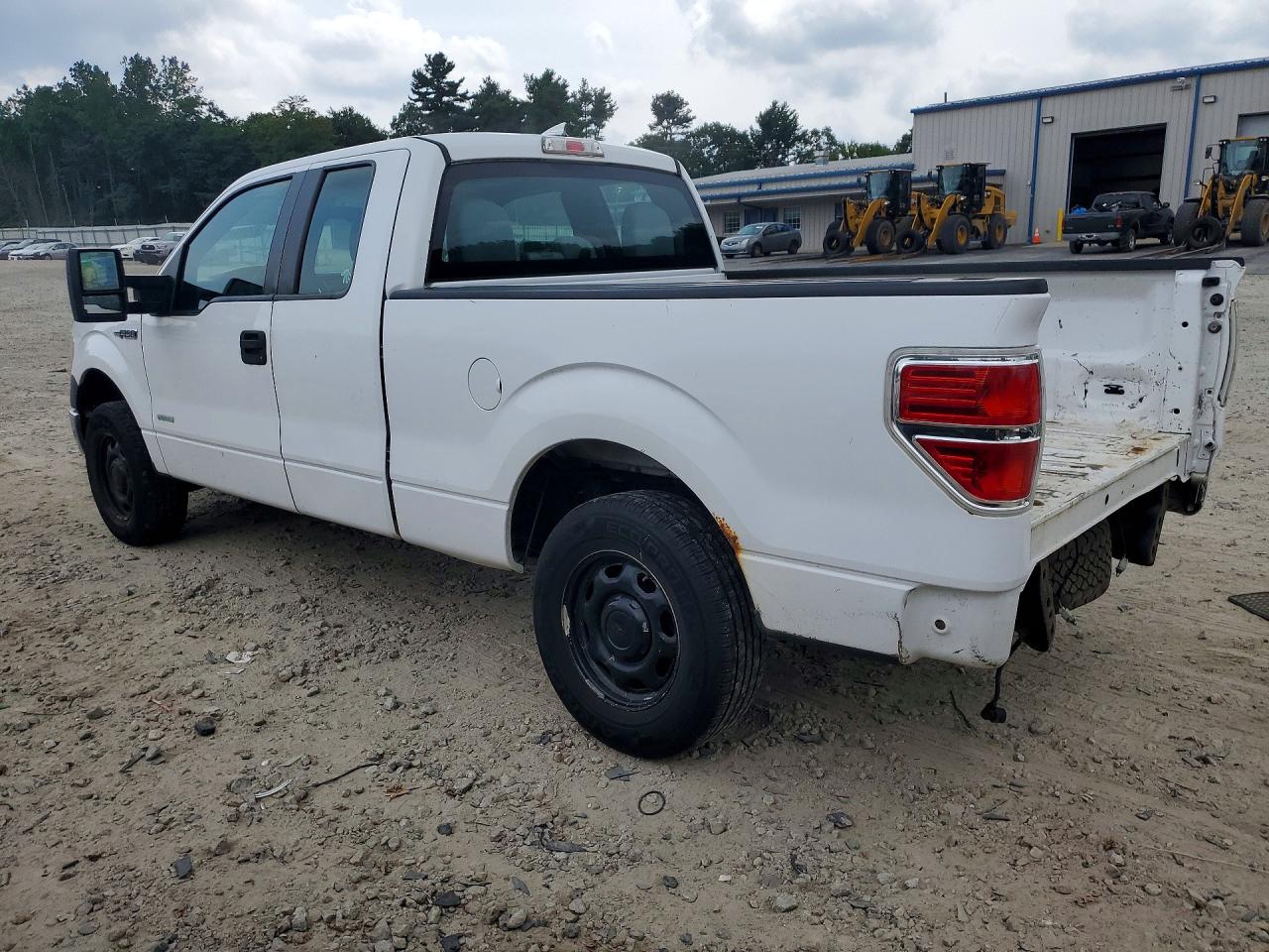 2014 Ford F150 Super Cab White vin: 1FTFX1ETXEKE72135