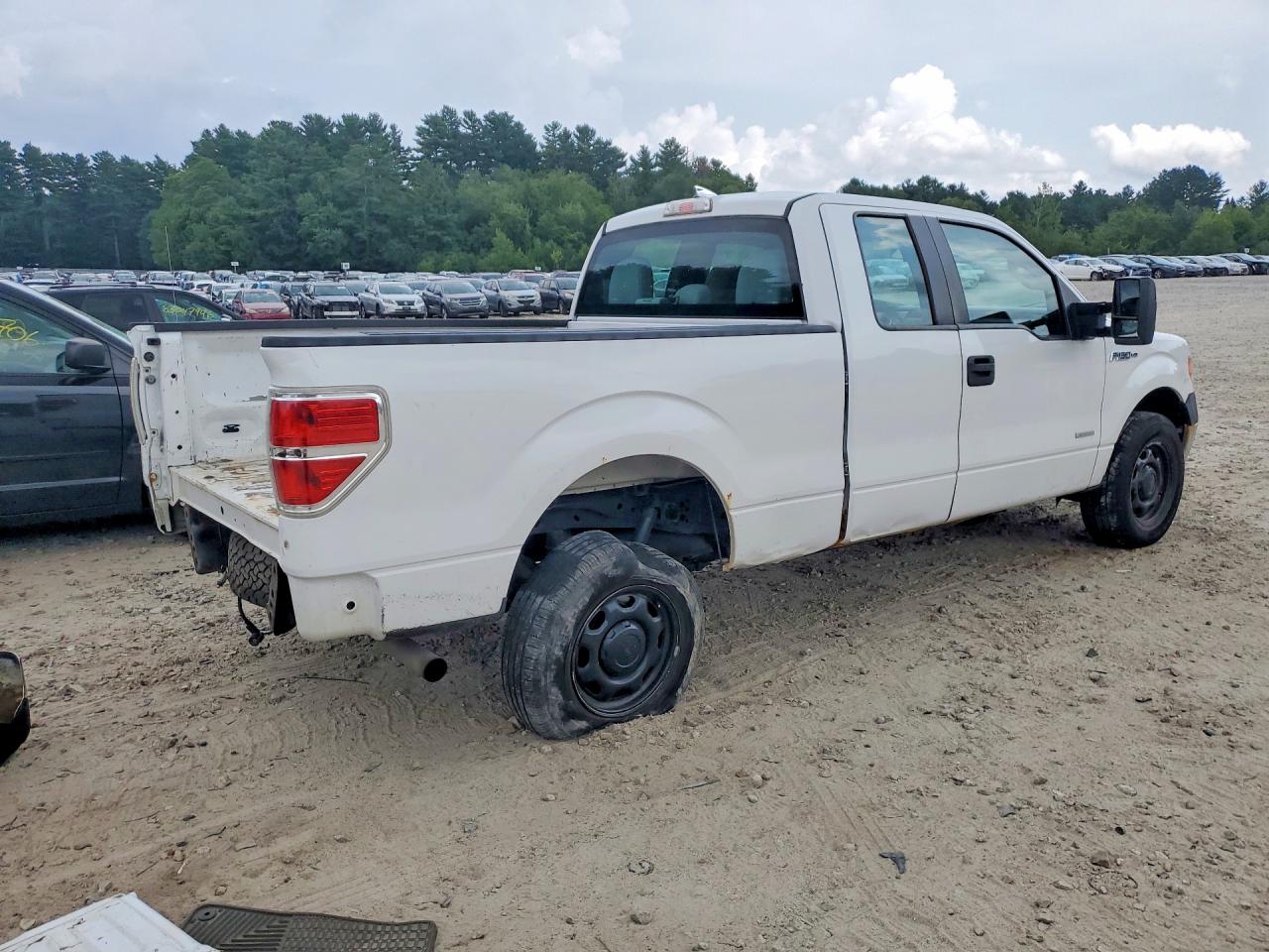 2014 Ford F150 Super Cab White vin: 1FTFX1ETXEKE72135