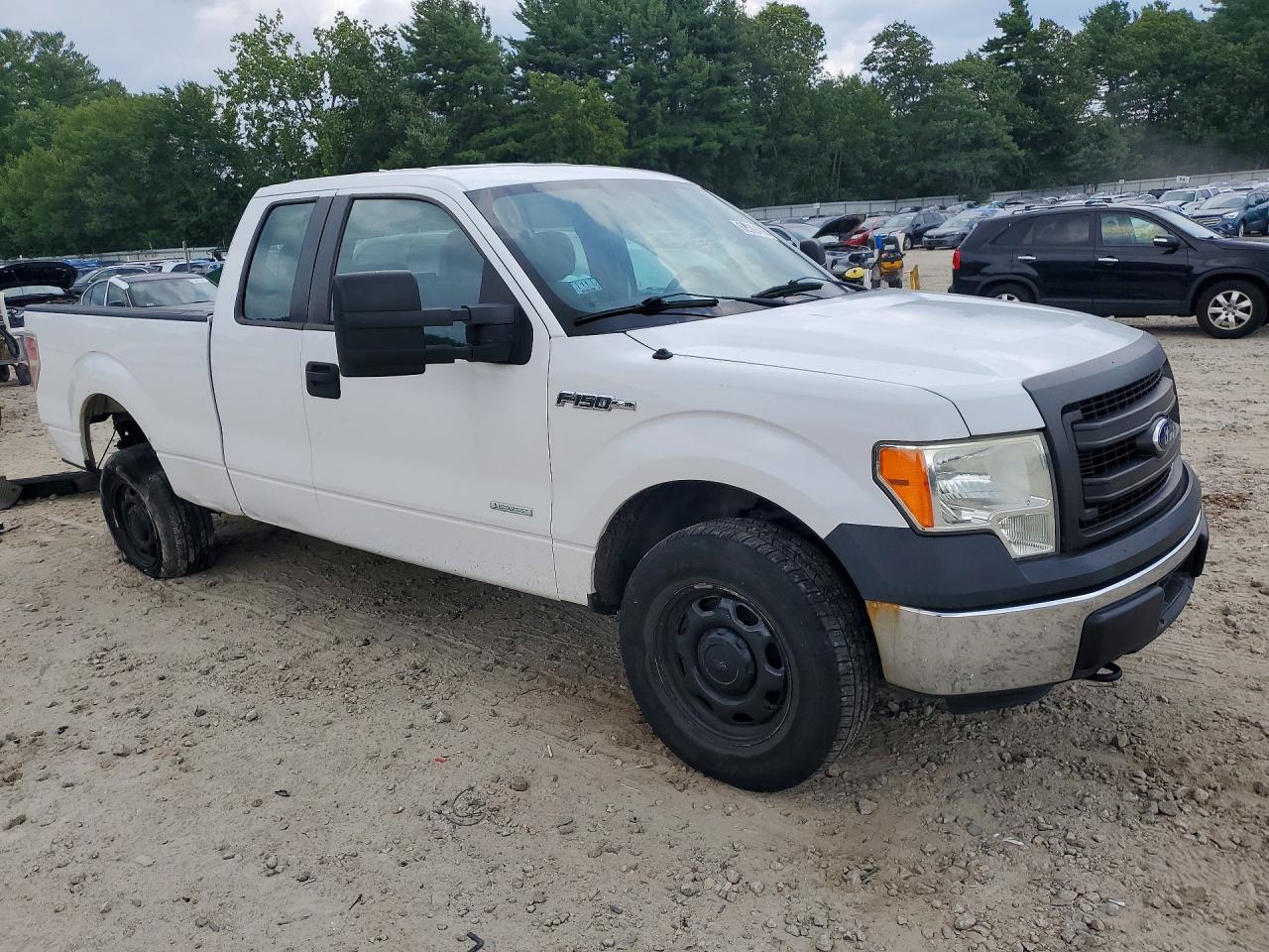 2014 Ford F150 Super Cab White vin: 1FTFX1ETXEKE72135