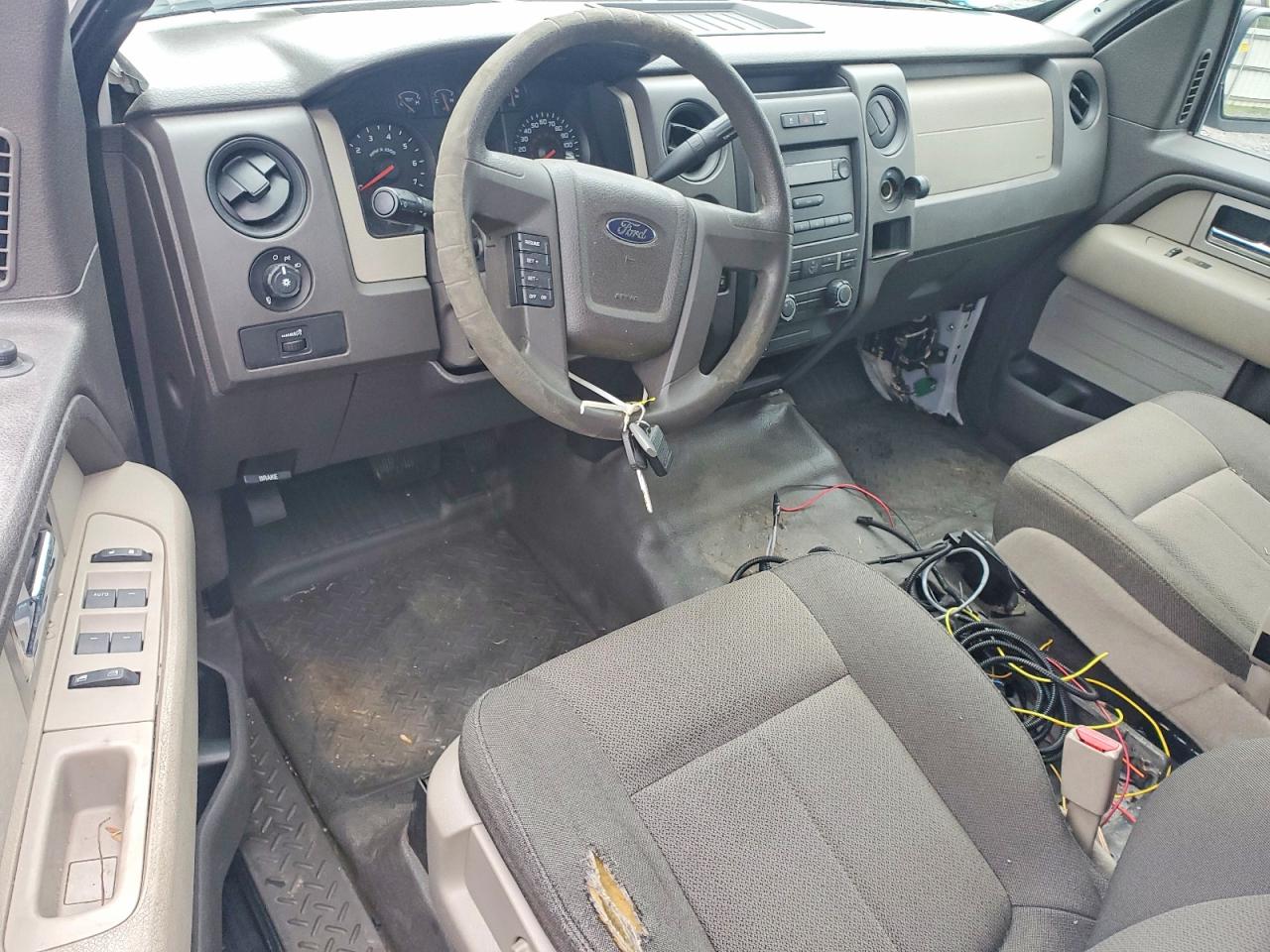 2010 Ford F150 Super Cab Белый vin: 1FTFX1EV2AFB90558