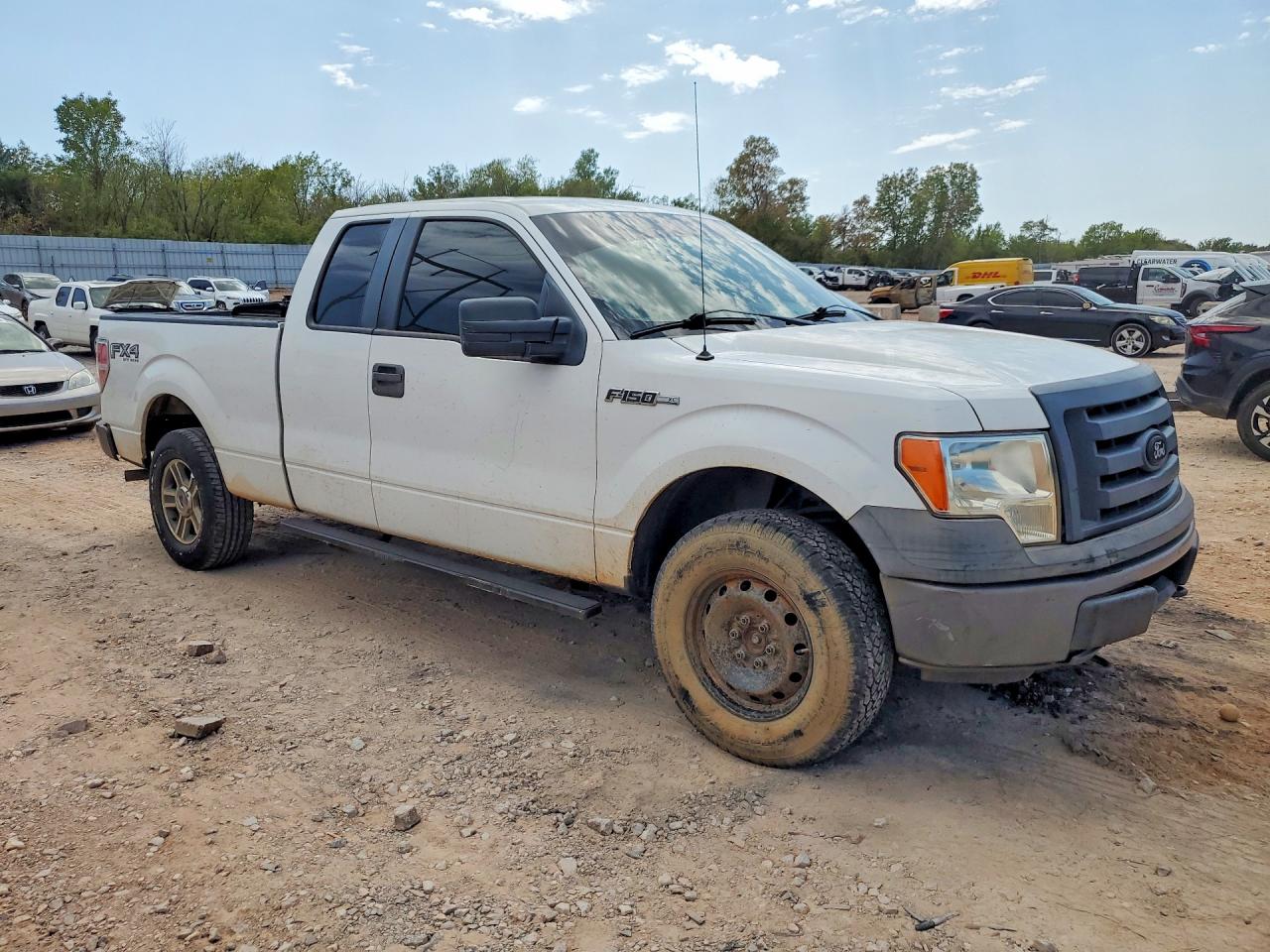 2010 Ford F150 Super Cab White vin: 1FTFX1EV4AKE71817