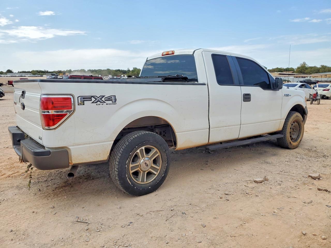 2010 Ford F150 Super Cab White vin: 1FTFX1EV4AKE71817