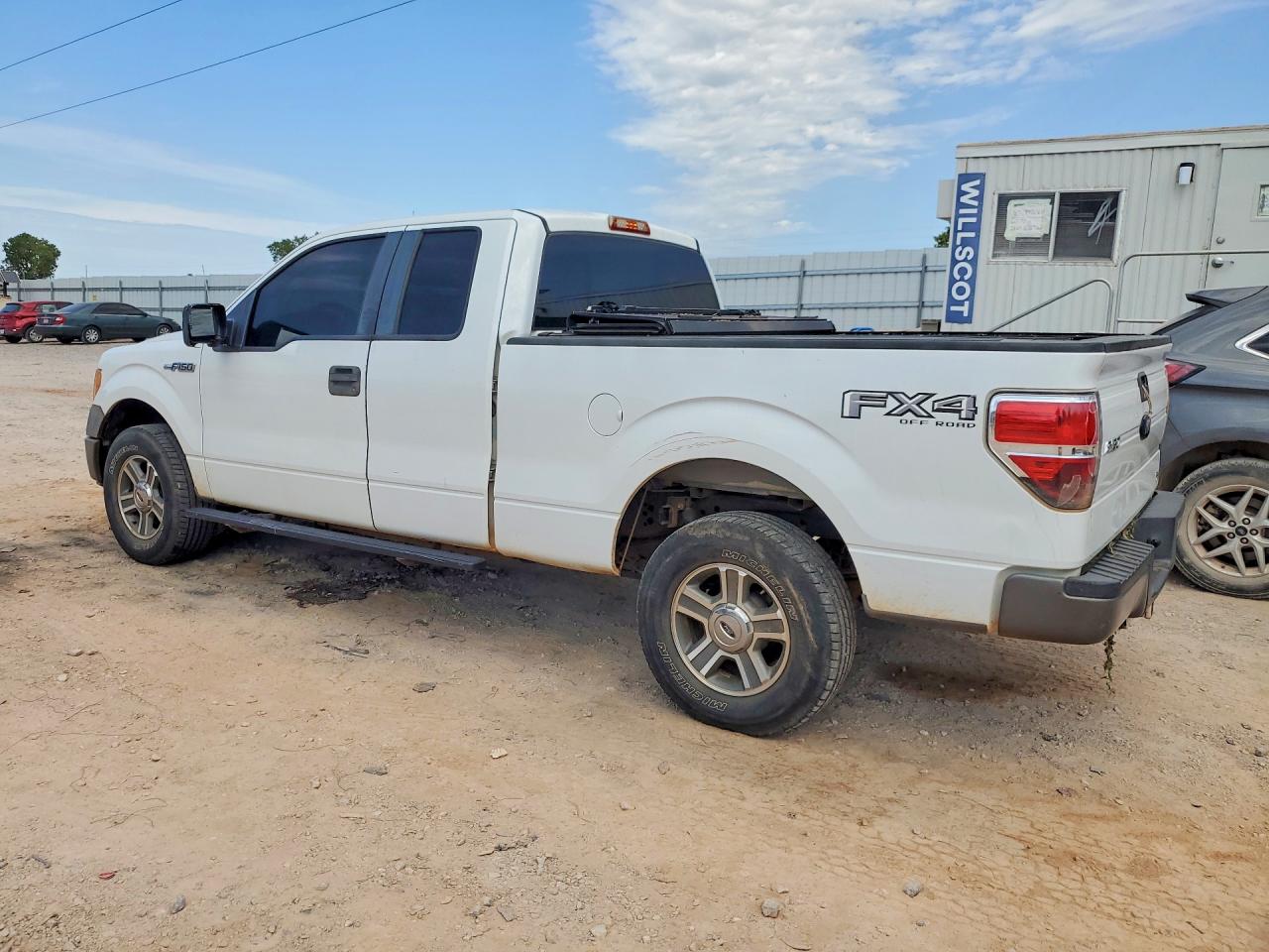 2010 Ford F150 Super Cab White vin: 1FTFX1EV4AKE71817