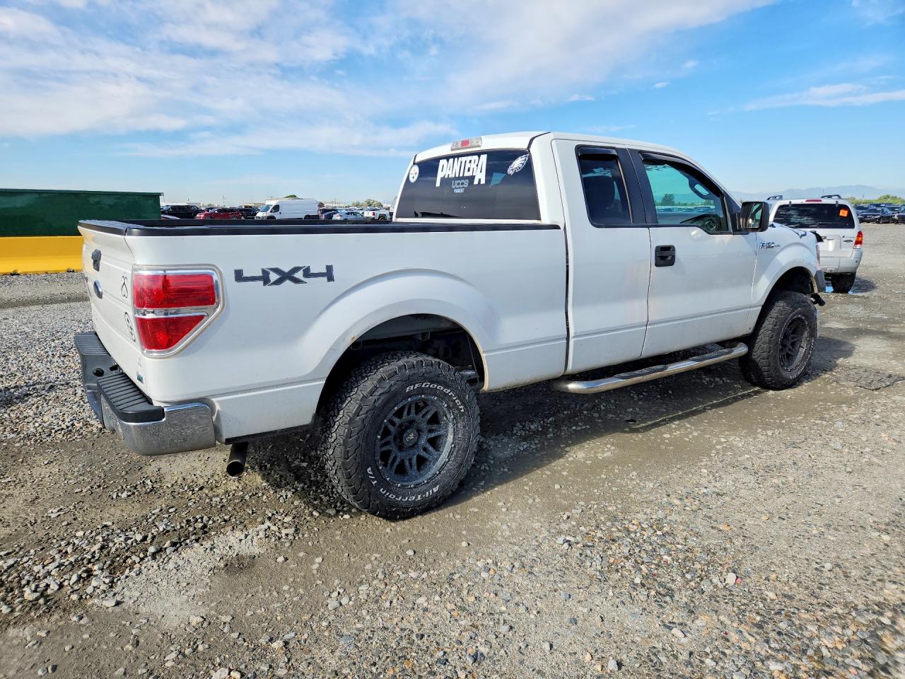 2010 Ford F150 Super Cab White vin: 1FTFX1EV7AKE29285