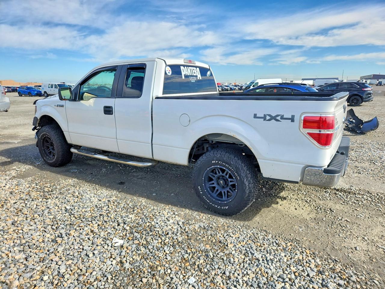 2010 Ford F150 Super Cab White vin: 1FTFX1EV7AKE29285