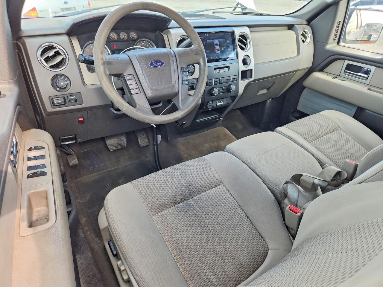 2010 Ford F150 Super Cab White vin: 1FTFX1EV7AKE29285