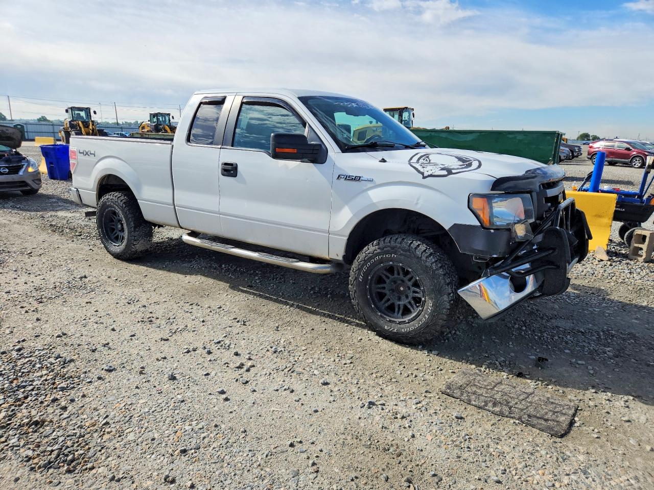 2010 Ford F150 Super Cab White vin: 1FTFX1EV7AKE29285