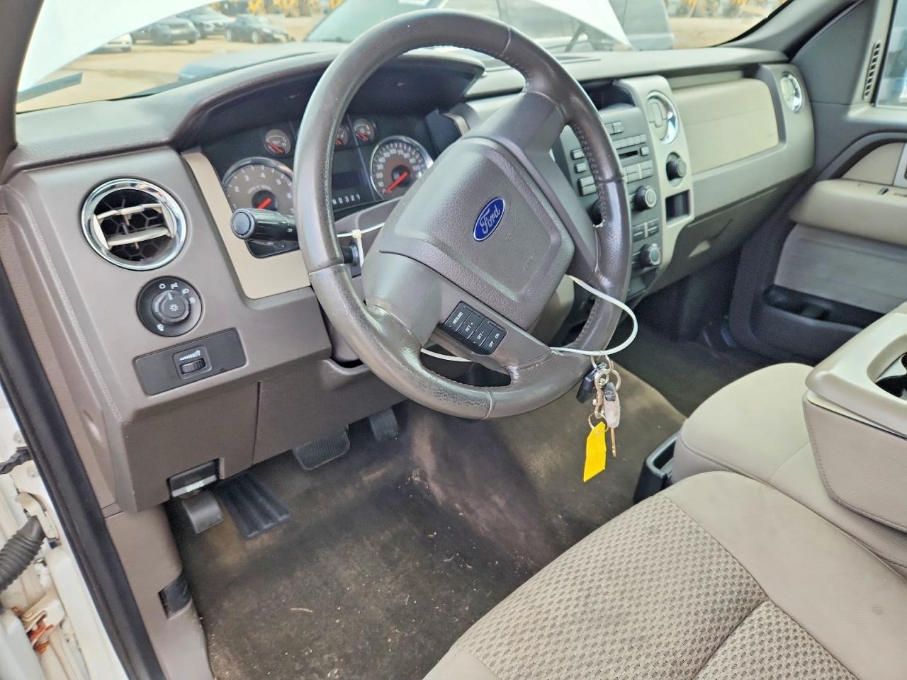 2010 Ford F150 Super Cab White vin: 1FTFX1EVXAFC31924