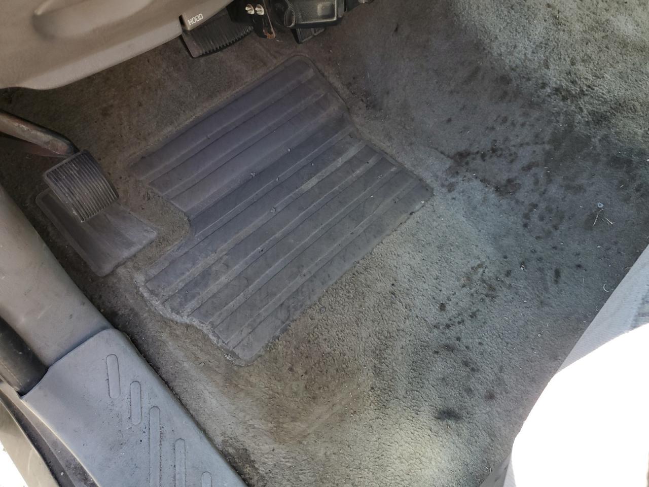 1997 Ford F250 Black vin: 1FTFX28L2VNB56258 Damage: Left Front Carpet, Stained, Permanent